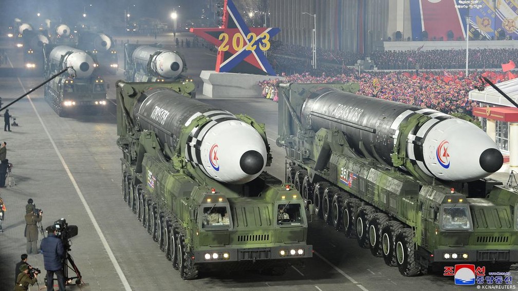 Em parada militar em fevereiro, país destacou ICBMs — Foto: KCNA via Reuters