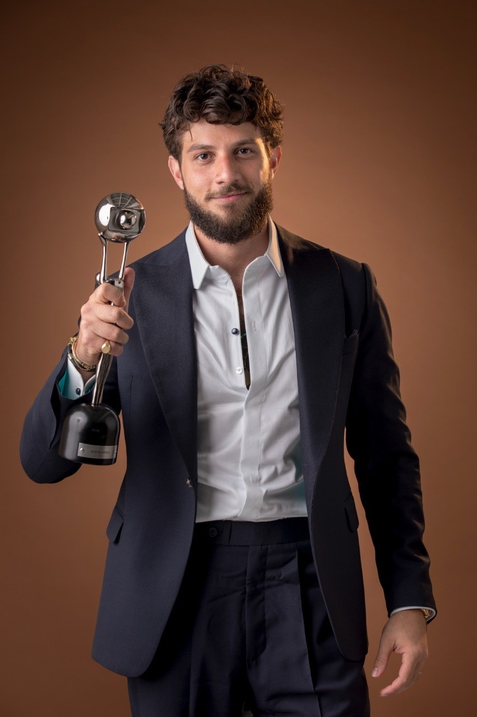 Chay Suede foi o eleito em votao popular pela atuao como Danilo, de Amor de Me  Foto: Reproduo/TV Globo