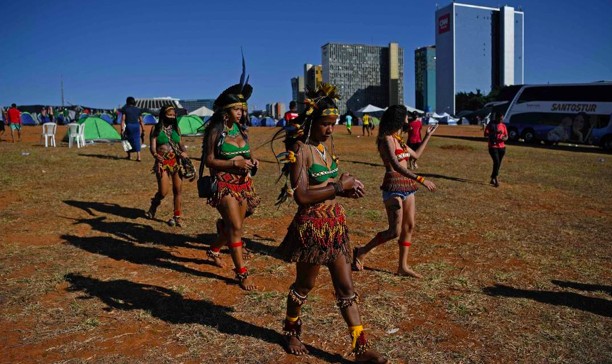 Milhares de indígenas se manifestam em Brasília desde segunda-feira 