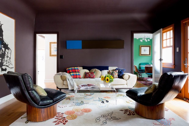 Casa foge do comum com mistura de cores surpreendente (Foto: Amy Bartlam/Divulgação)