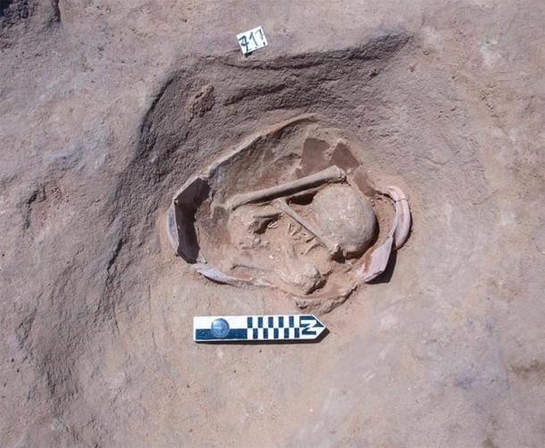 Especialistas acreditam que sepulturas pertenceram à Civilização de Buto, uma antiga cidade localizada a sudeste de Alexandria, no Delta do rio Nilo (Foto: Ministry of Antiquities)