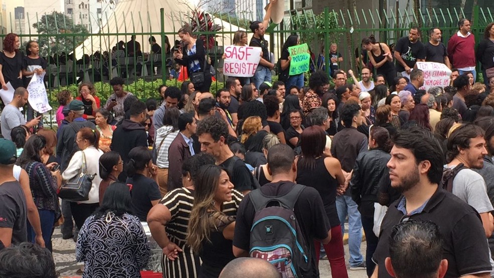 Manifestação contra corte de orçamento na assistência social (Foto: André Emateguy/Reprodução TV Globo)