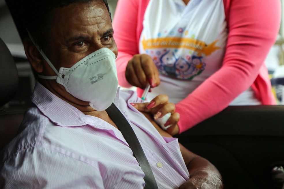 Idosos com 60 anos ou mais podem receber 4ª dose contra a Covid-19 em Salvador — Foto: Bruno Concha/Secom
