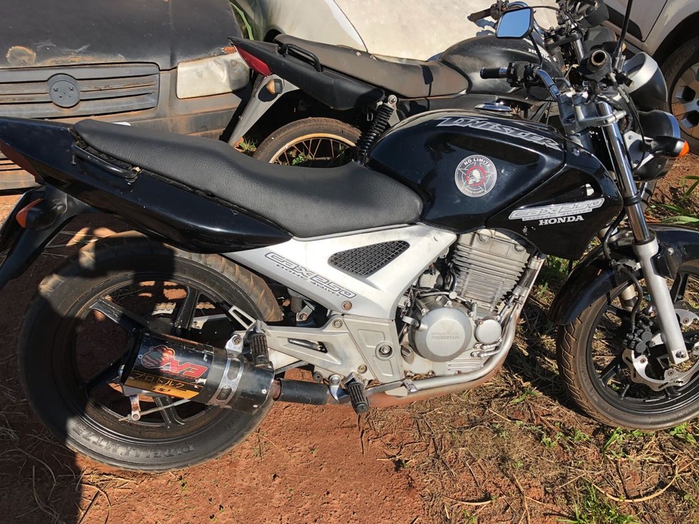Motocicleta apreendida durante operação Forças Unidas em MS (Foto: Polícia Civil/Divulgação)