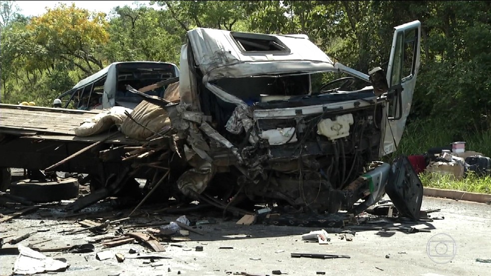 Sete veículos se envolveram no acidente (Foto: Reprodução/JN)