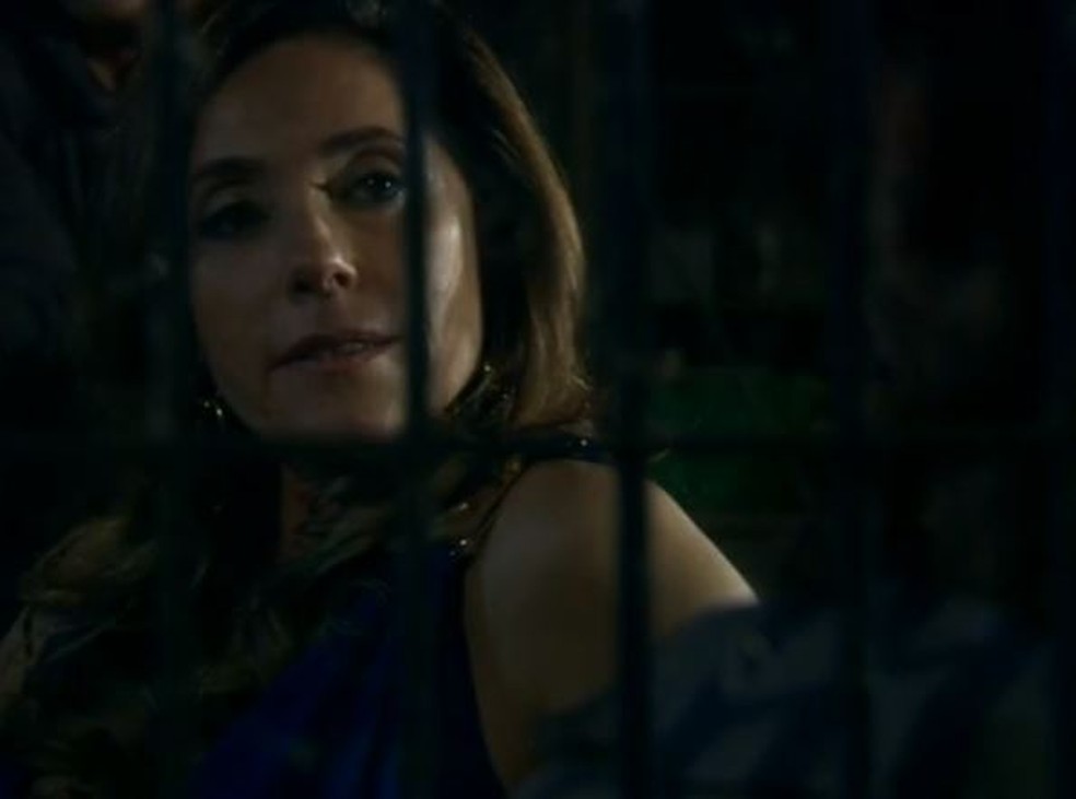 Tereza Cristina sequestra Griselda em 'Fina Estampa' — Foto: Globo