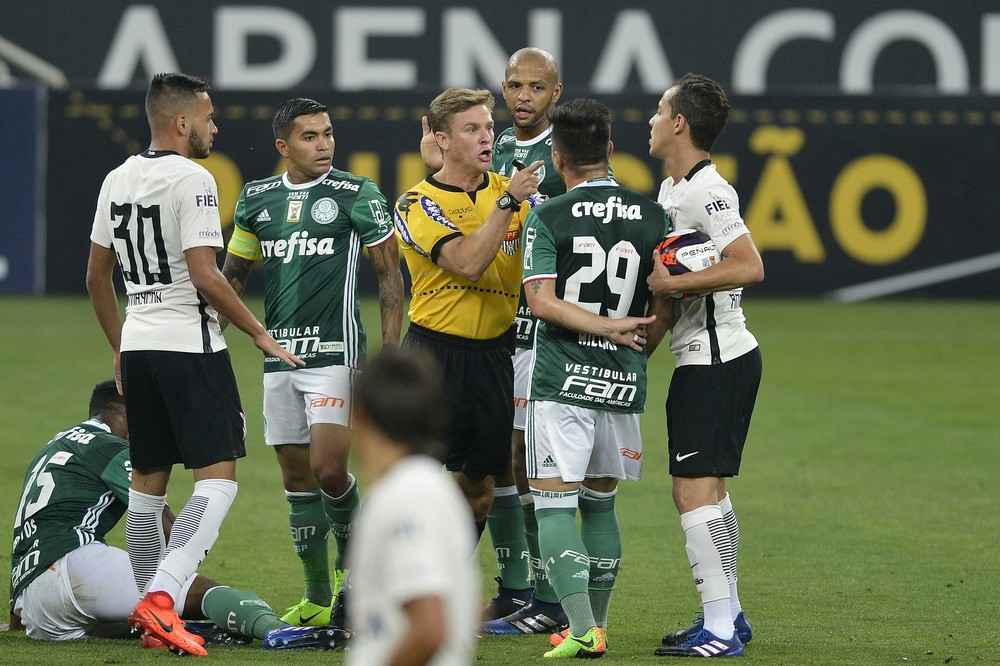 Árbitro que expulsou jogador por engano em Dérbi apitará jogo entre Ponte Preta e Corinthians