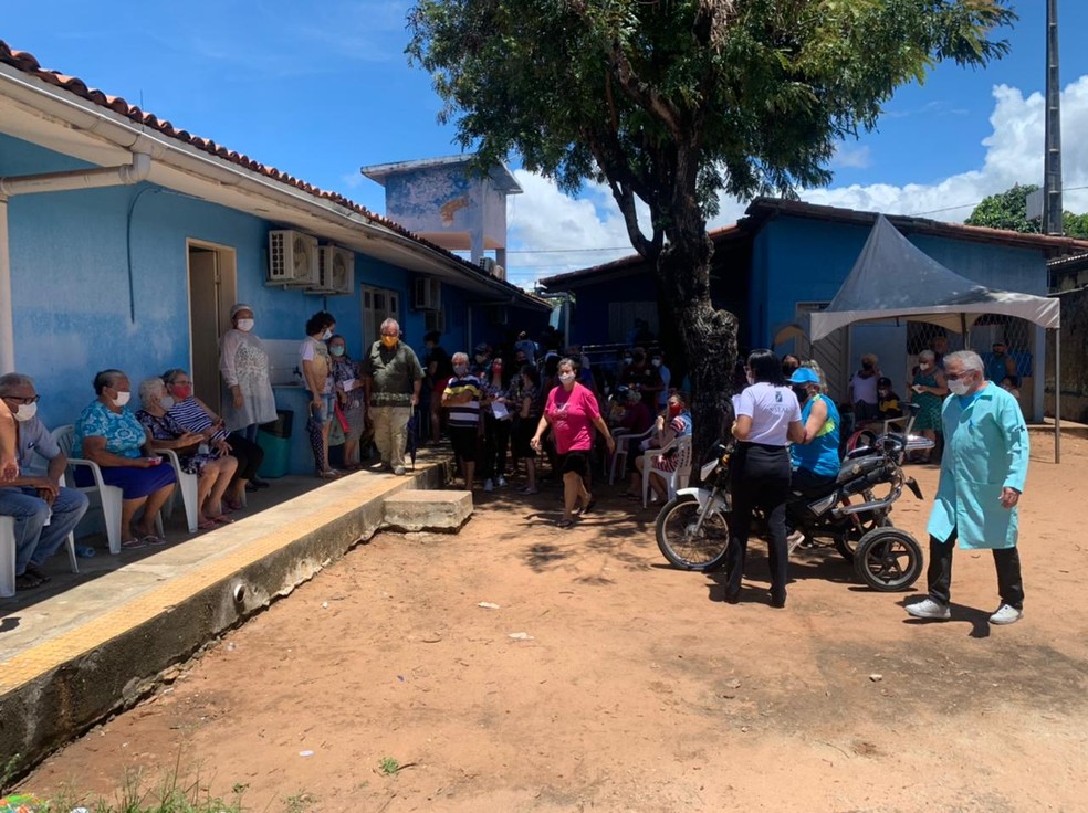 Vacinação de idosos contra Covid-19 na UBS Nazaré — Foto: Anna Alyne Cunha/Inter TV Cabugi