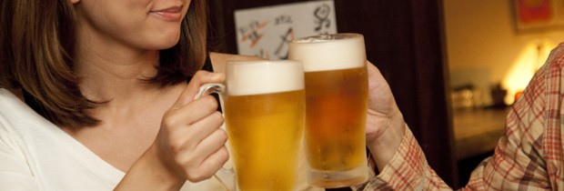 Quase sempre você consome mais cerveja para sentir o mesmo efeito de outros drinques, ou seja, mais calorias. (Foto: Think Stock)