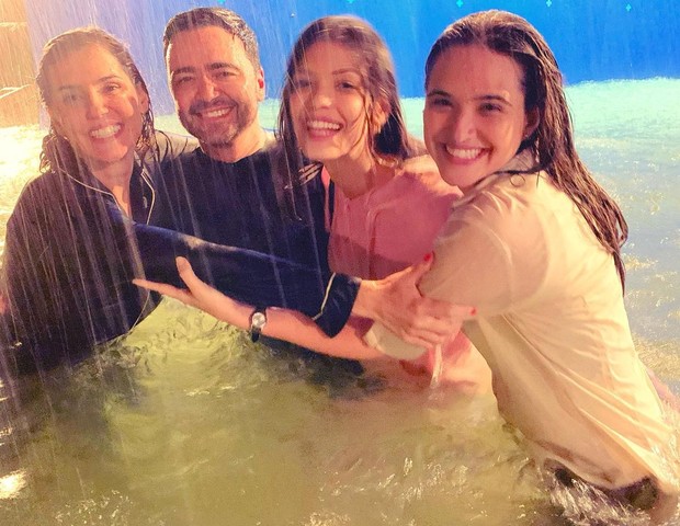 Deborah Secco, Daniel Ortiz, Vitória Strada e Juliana Paiva em gravação inicial de Salve-se quem puder (Foto: Reprodução/Instagram)