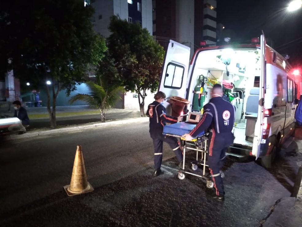 Ambul&acirc;ncia, transfer&ecirc;ncia de pacientes, Hospital Municipal de Natal RN Rio Grande do Norte Samu  &mdash; Foto: Julianne Barreto/Inter TV Cabugi