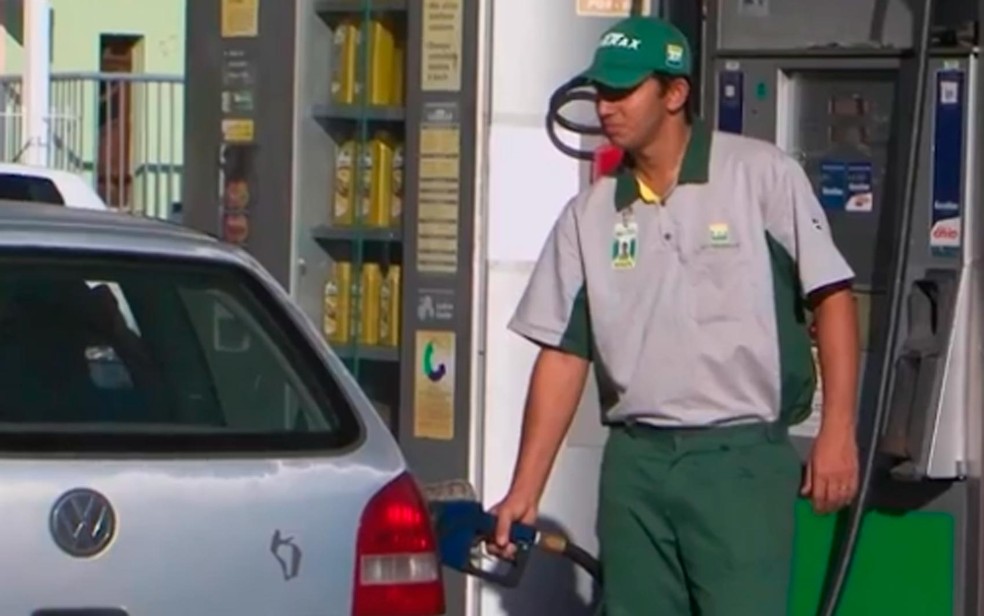 Litro médio da gasolina em Salvador é de R$ 8 — Foto: Reprodução/TV Bahia