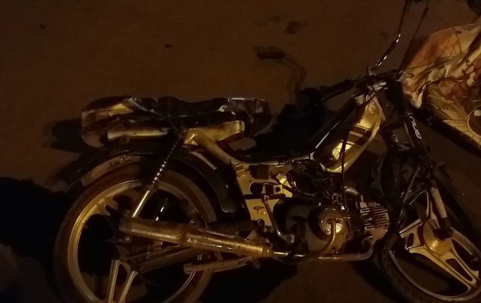 Moto era conduzida por Cleyton Marcos do Nascimento que morreu no local — Foto: Polícia Civil - MT