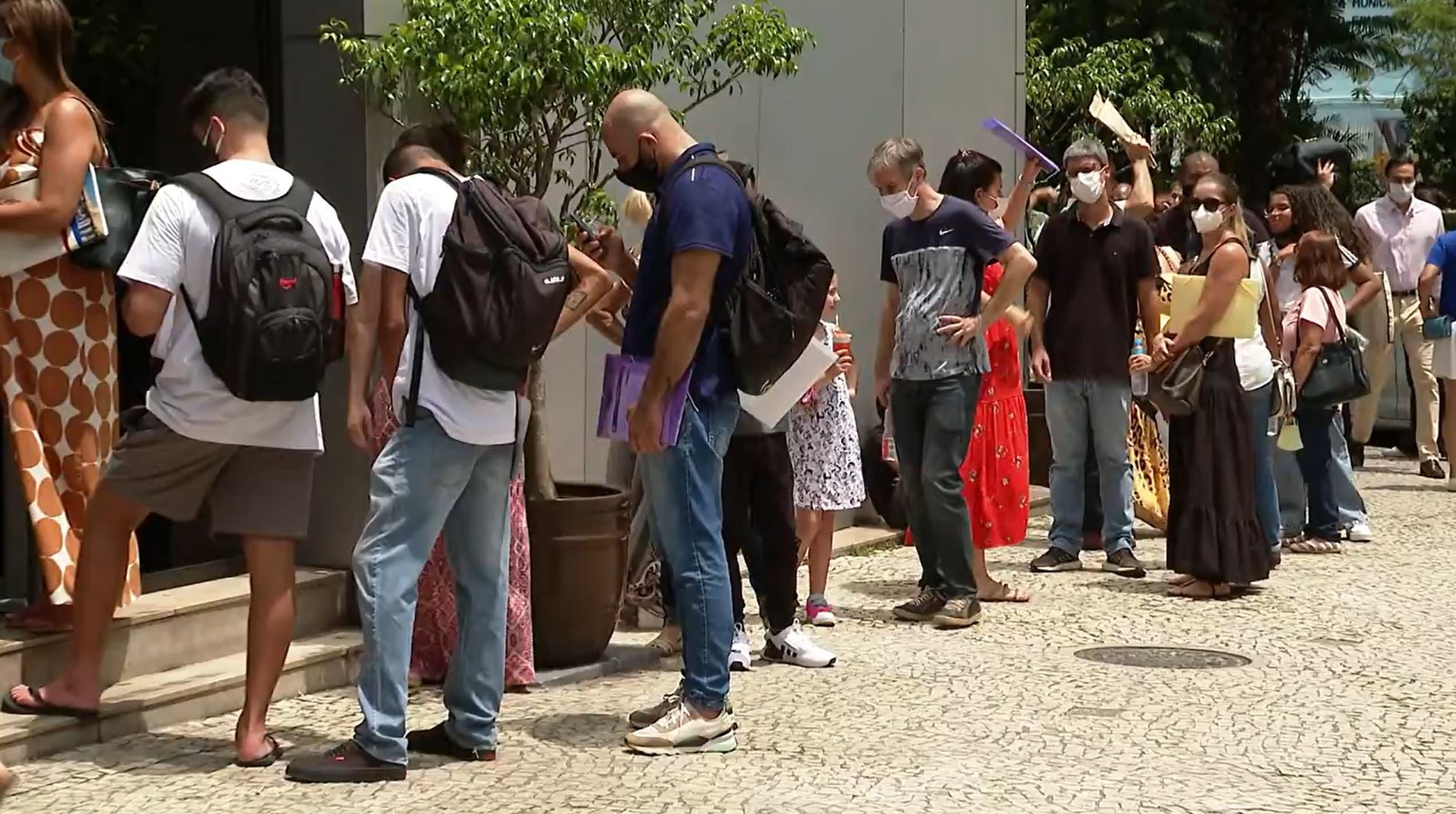 Fila para tirar visto americano ultrapassa 400 dias em São Paulo, Rio e Brasília