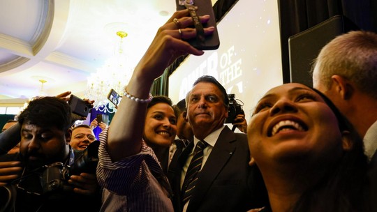Bolsonaro gastou R$ 630 mil da União com assessores para viagem aos EUA  