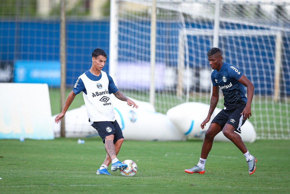 Destaque no início de temporada, Ferreira é assediado no mercado, mas Grêmio barra sua saída