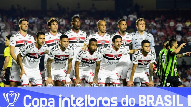 Time do São Paulo antes de jogo contra o América-MG