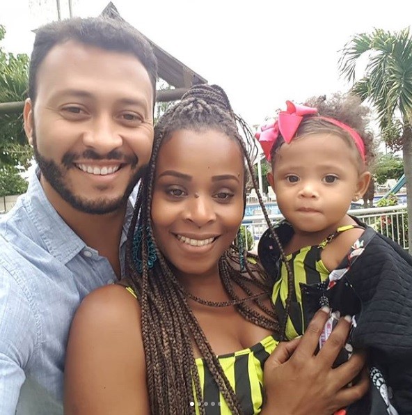 Roberta Rodrigues, o marido, e a filha (Foto: Reprodução / Instagram) Roberta Rodrigues, o marido, e a filha (Foto: Reprodução / Instagram)