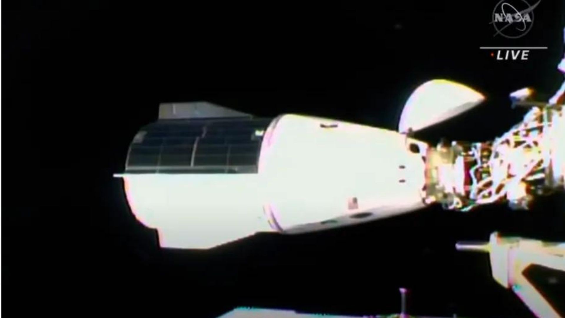 Cápsula SpaceX Dragon atracando na Estação Espacial Internacional (Foto: Nasa)