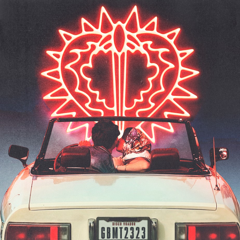 Giulia Be se declara para namorado em videoclipe de 