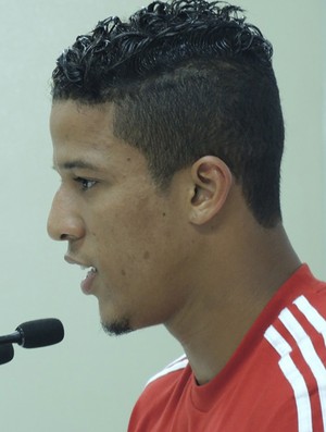 Nixon celebra chance e valoriza reservas: Grupo fica mais forte