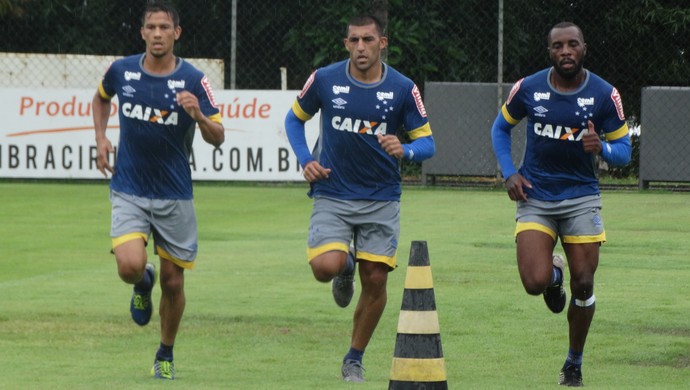 Prêmio após esforço: jogadores do Cruzeiro passam tarde com a família