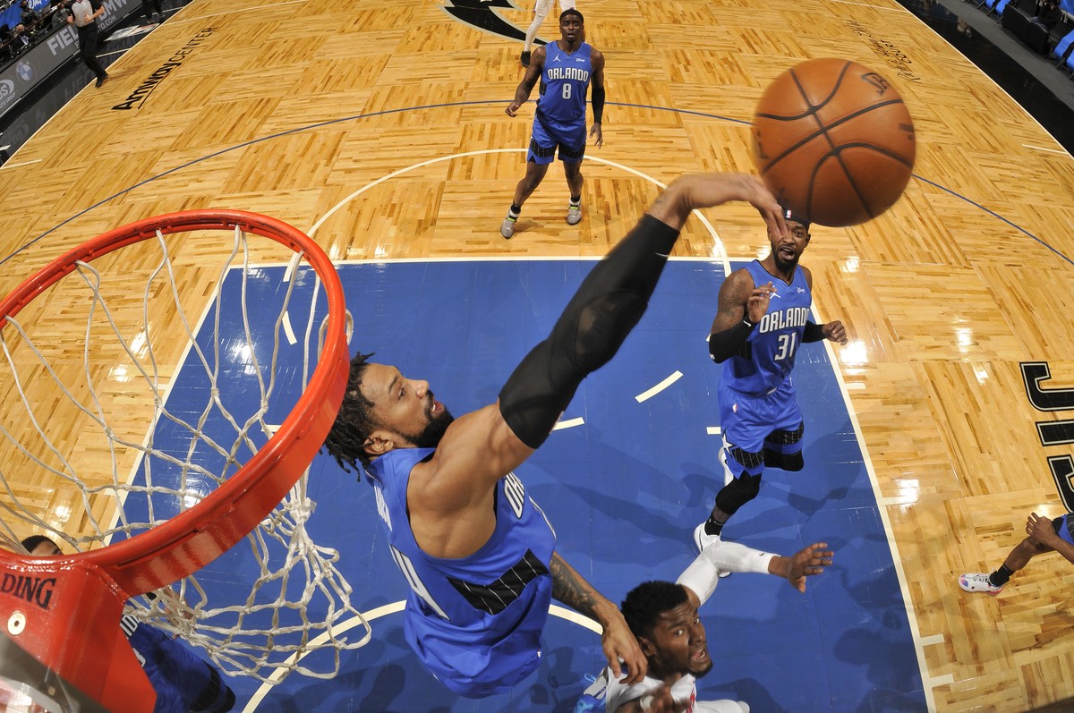 Rodada da NBA tem festival de tocos, cesta acrobática e trapalhada da ...
