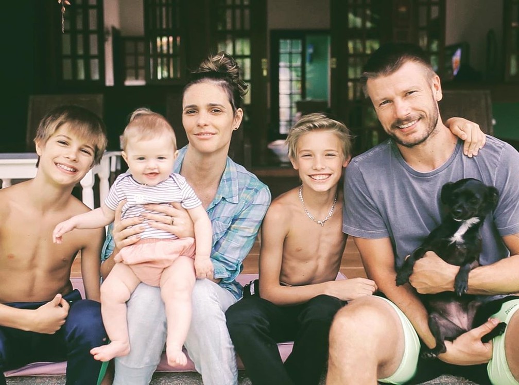 Rodrigo Hilbert Faz 40 Anos E Celebra A Data Com Foto Da Familia Reunida Famosos Gshow