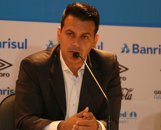 Grêmio agenda reuniões e intensifica contatos para agilizar saída de Kleber