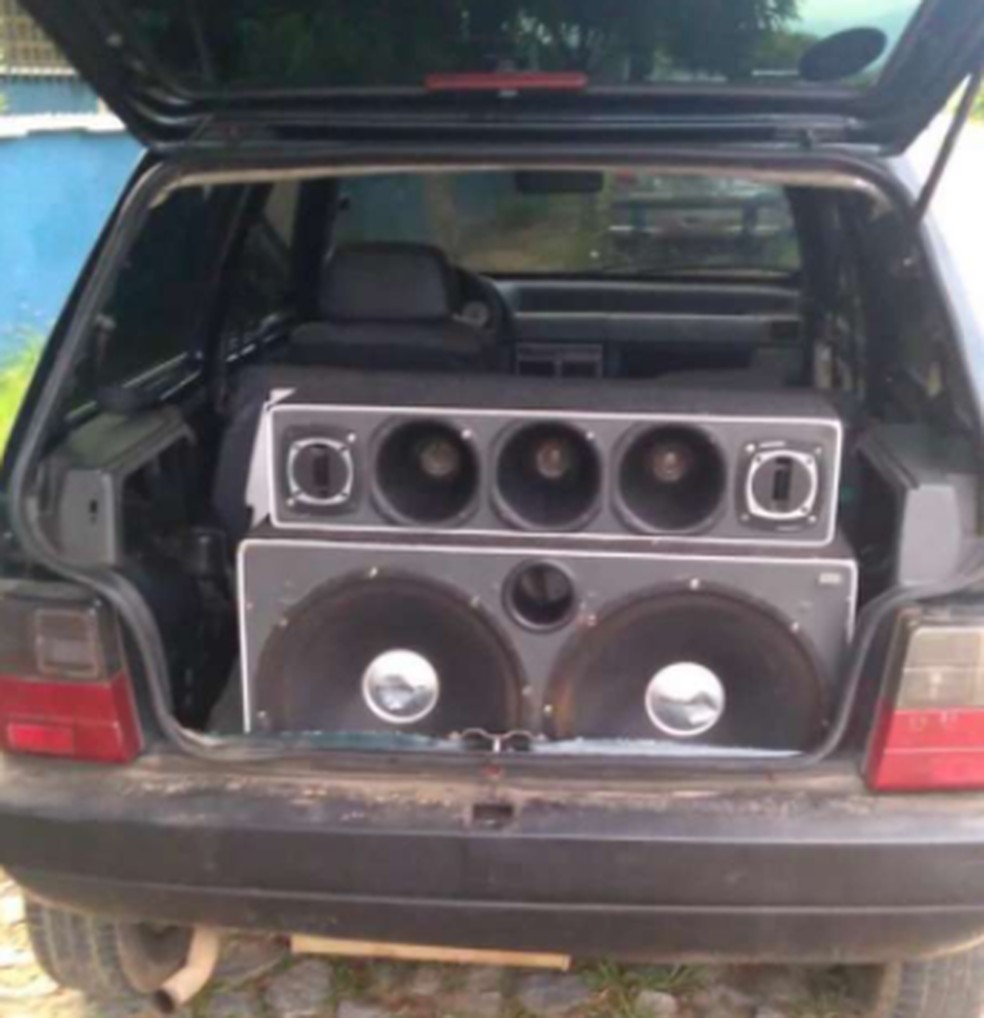  Na ocasião, em Pentecoste dois paredões de som foram apreendidos e a festa encerrada. — Foto: Polícia Militar/Divulgação