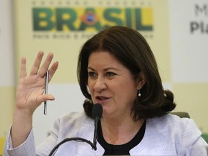 Ministra do Planejamento, Miriam Belchior, durante coletiva de imprensa em Brasília (Foto: Reuters/Fabio Rodrigues-Pozzebom)