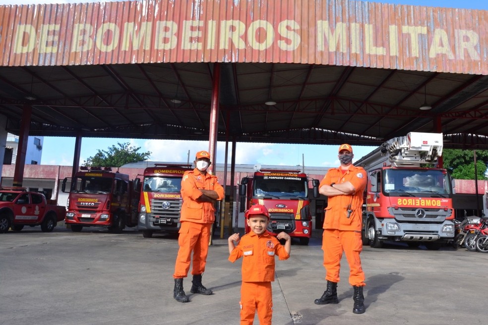 Emanuel conheceu o Quartel do Comando Geral do Corpo de Bombeiros em Teresina — Foto: Christopher Moreira