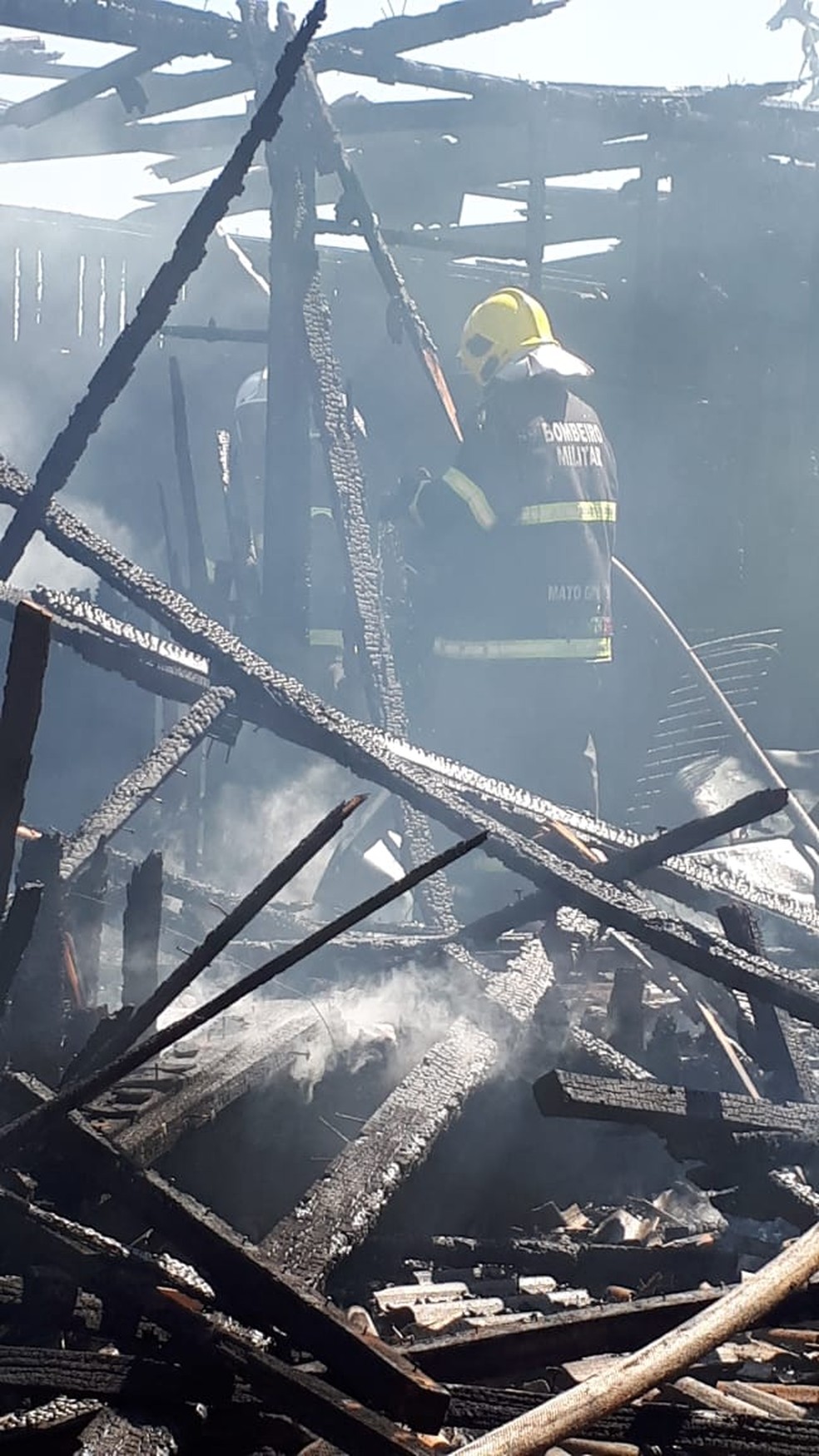 Bombeiros apagaram o fogo — Foto: Corpo de Bombeiros-MT/Divulgação
