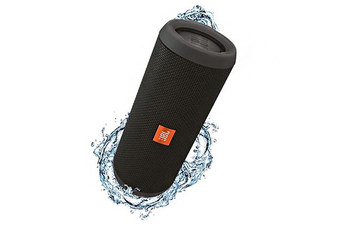 Caixa de som tem design resistente a água e bateria com duração de 10 horas (Foto: Divulgação/JBL)