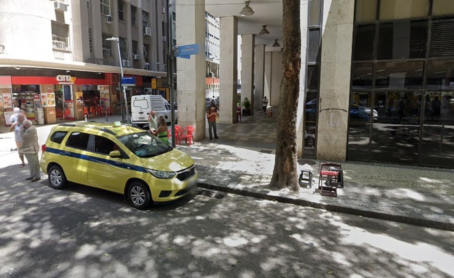 Homens foram baleados na Rua Rodrigo Silva