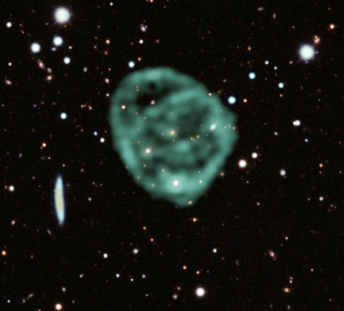 Imagen de ‘círculos extraños’ en una galaxia distante muestra una señal de radio que podría estar asociada con agujeros negros |  saber