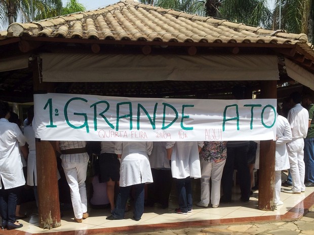 G1 - Grupo protesta na região de Bauru e Marília contra a