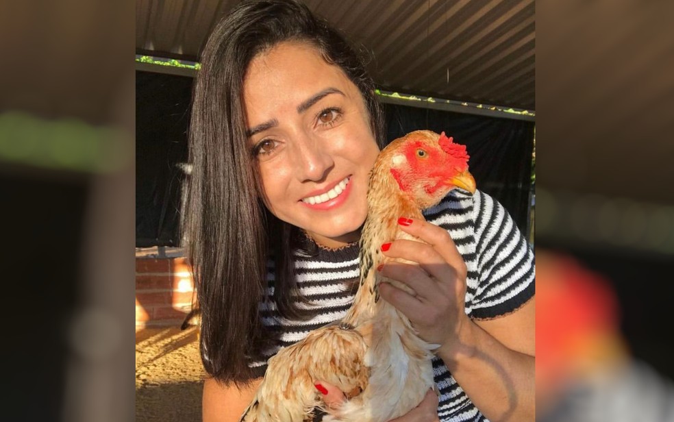 Produtora  rural Sabrynna Bueno viralizou no TikTok ao mostrar a simplicidade da vida no campo, em Aragoinia  Foto: Redes Sociais/Divulgao