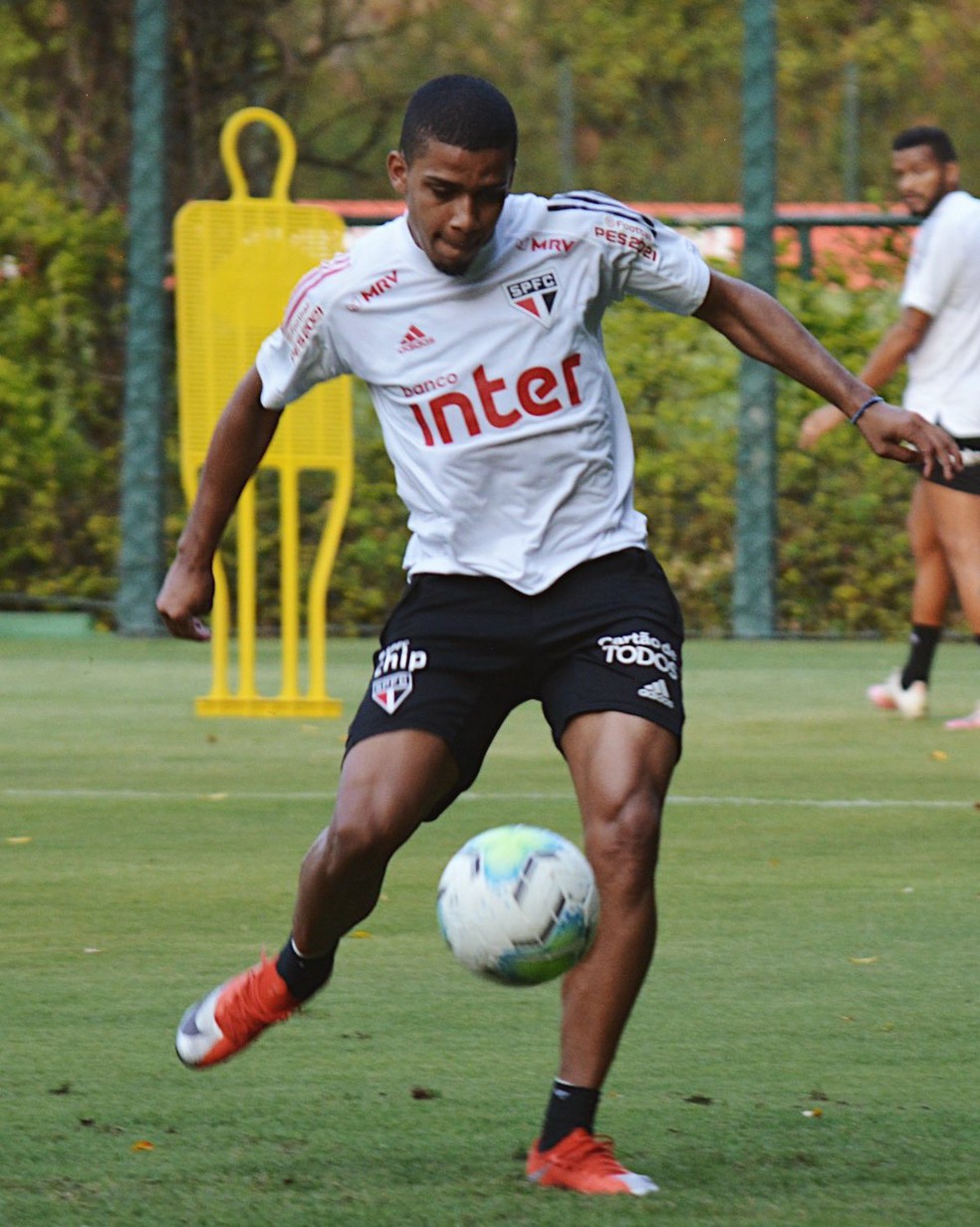 Brenner treinou entre os titulares do São Paulo nesta terça-feira, no CT da Barra Funda — Foto: Divulgação/São Paulo