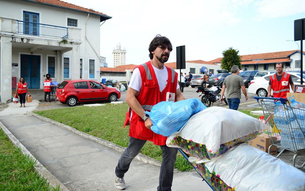 Cruz Vermelha solicita apoio de voluntários na triagem das doações (Foto: Divulgação/Cruz Vermelha)