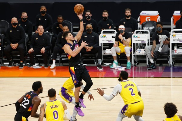Suns sacodem Lakers no Arizona, abrem 3 a 2 na série e ficam a um triunfo  das semis do Oeste | nba | ge