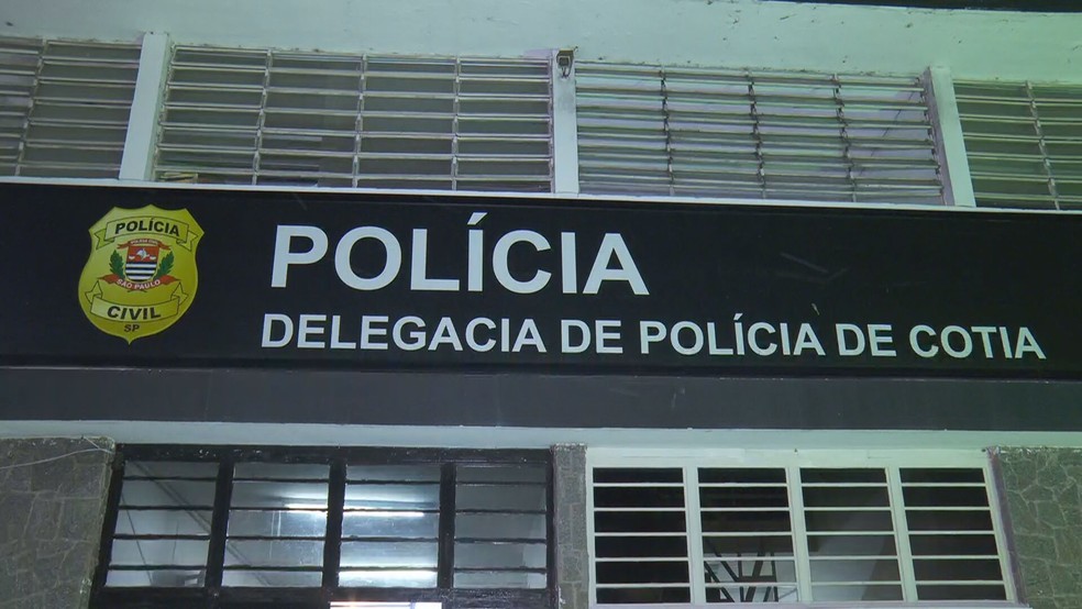 Delegacia Central da cidade de Cotia, na avenida Professor Joaquim Barreto, no Centro do município. — Foto: Reprodução/TV Globo