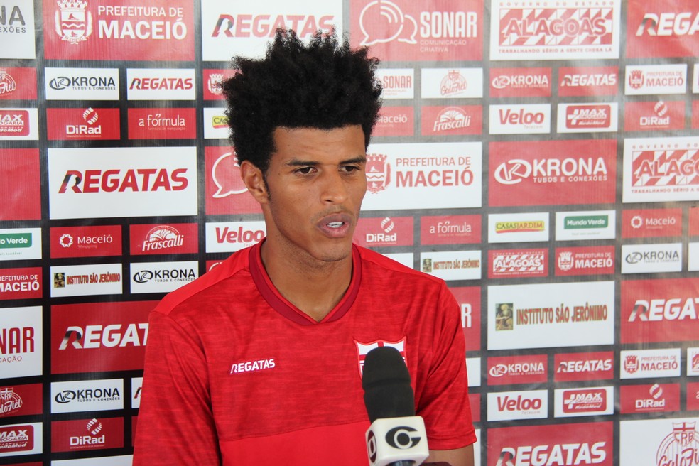 Everton Páscoa, zagueiro do CRB — Foto: Denison Roma/GloboEsporte.com