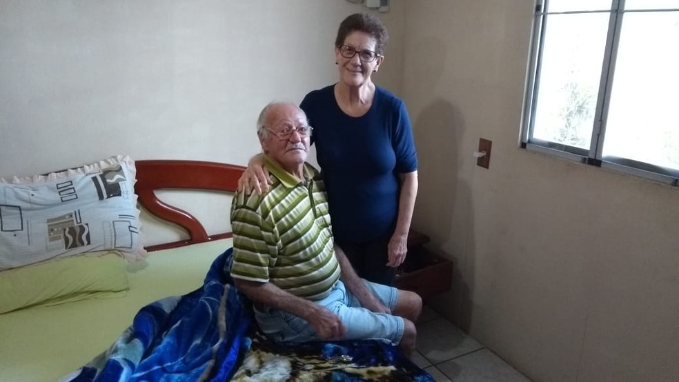 Recuperados da Covid-19, Maria Elisia de Souza, de 72 anos, e Affonso Ceolin, de 89 anos, voltaram a morar juntos em SC — Foto: Arquivo pessoal