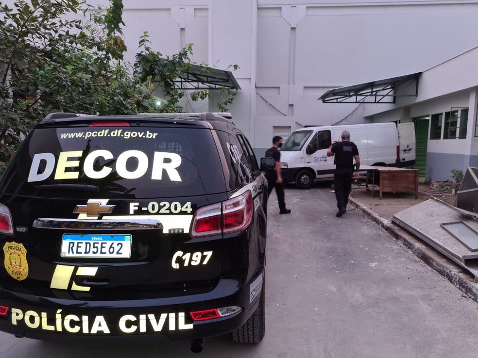 Policiais civis investigam lavanderia de hospital público do DF — Foto: PCDF/Divulgação