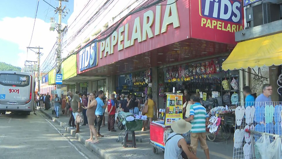M&atilde;e afirma que crian&ccedil;a sofreu racismo em papelaria de Niter&oacute;i, no RJ &mdash; Foto: Reprodu&ccedil;&atilde;o/TV Globo