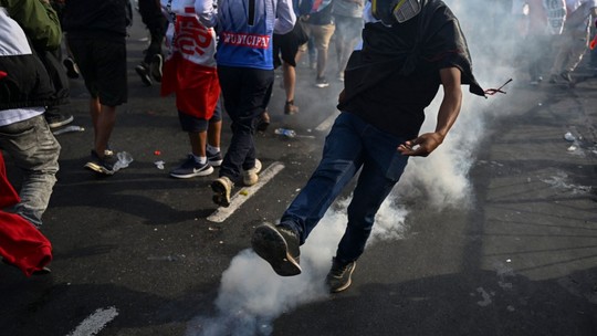 Manifestações no Peru chegam a Lima e terminam dia com numerosos conflitos e grande incêndio