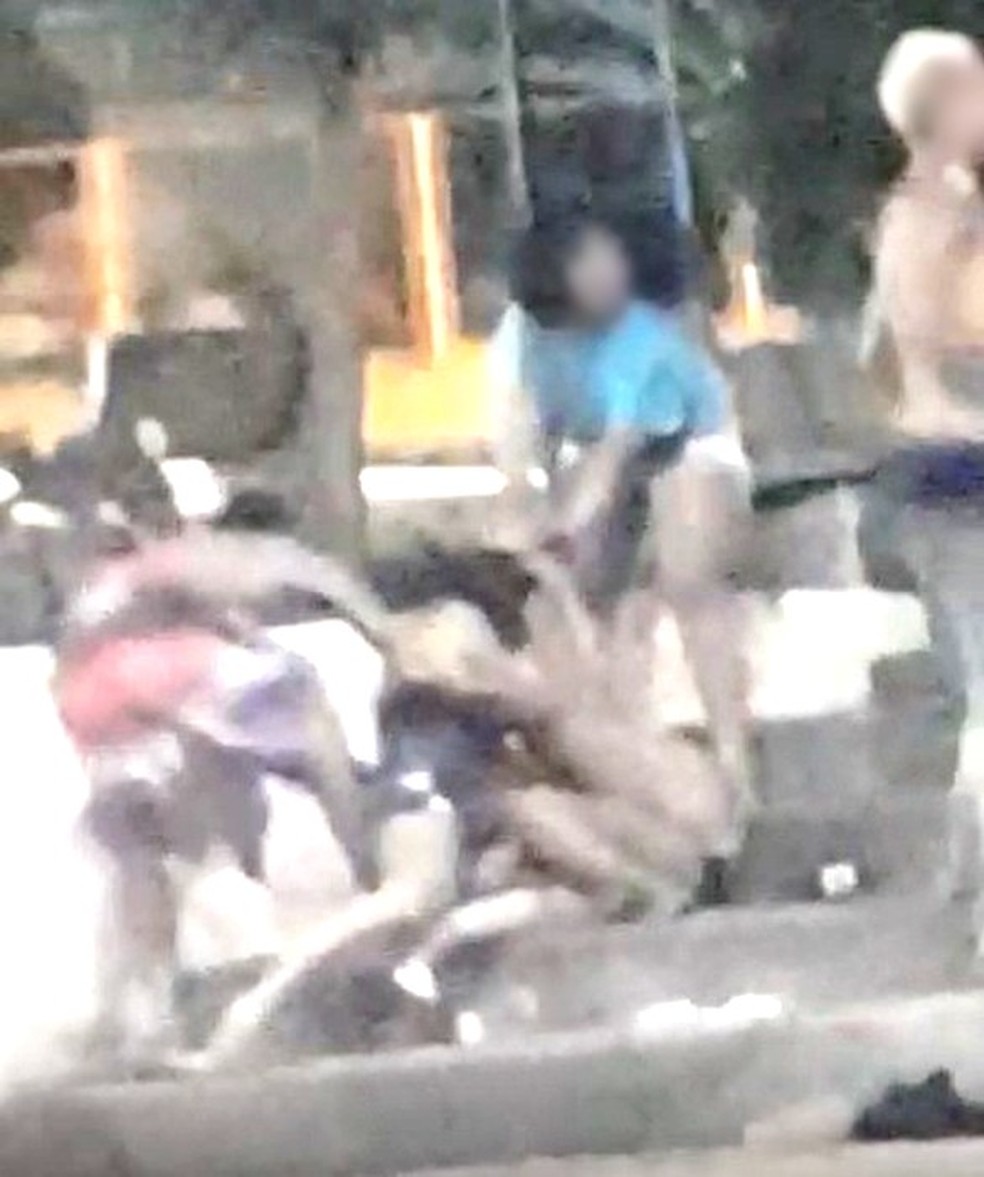 Adolescente sofre cortes após ser agredida durante briga em praça de Balbinos — Foto: Arquivo pessoal