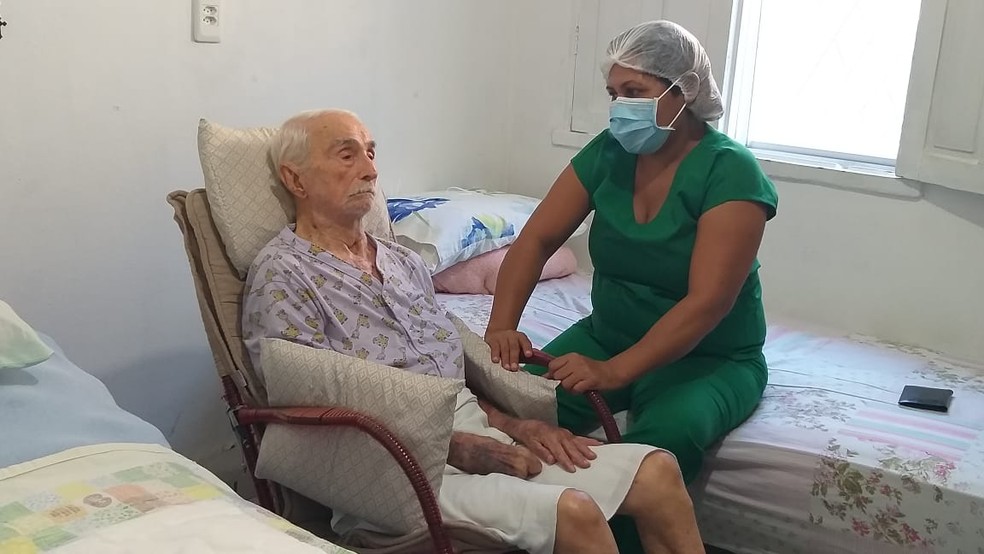 Idoso de 104 anos se recupera da Covid-19 — Foto: Lívia Ferreira /G1