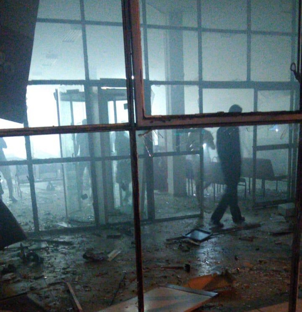 Criminosos explodiram parte da agência do Bradesco em Rio Maria.  — Foto: Reprodução/ TV Liberal